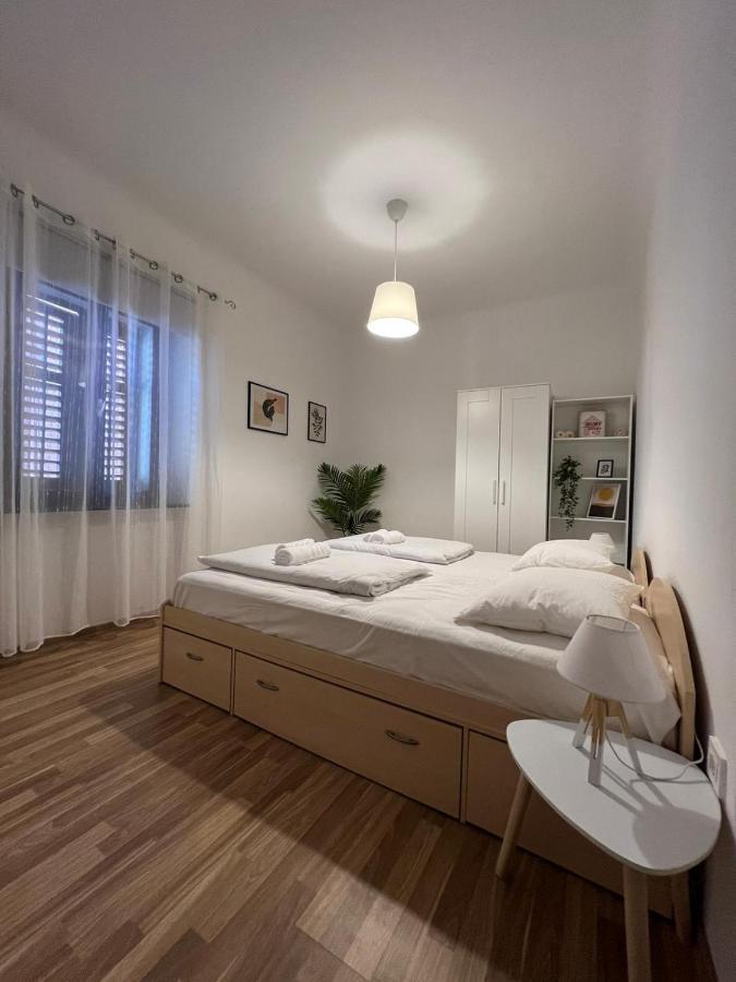 Sml Apartments 1 Izola Buitenkant foto