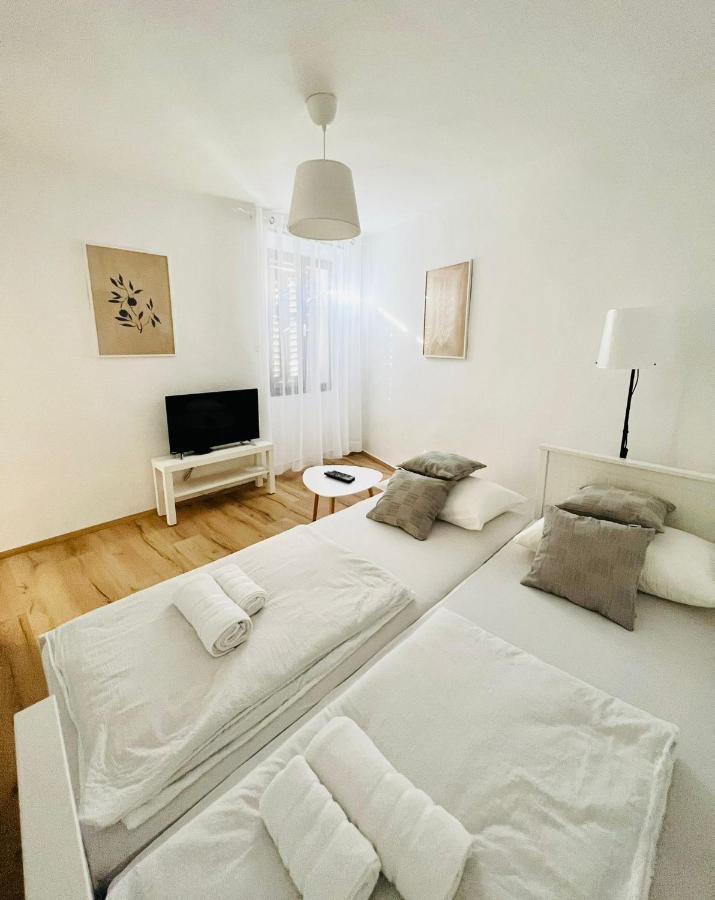 Sml Apartments 1 Izola Buitenkant foto
